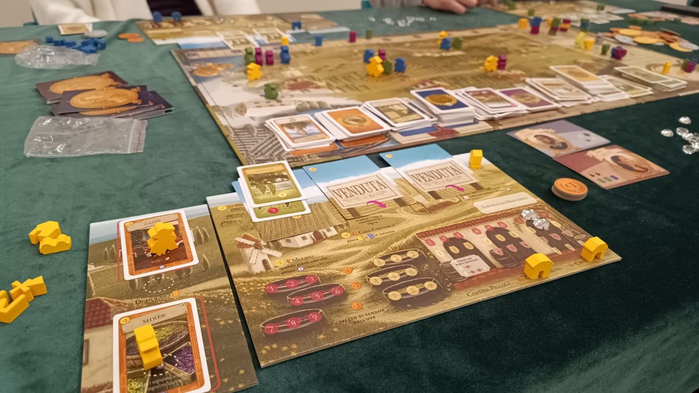 Plancia di un gioco da tavolo durante una serata